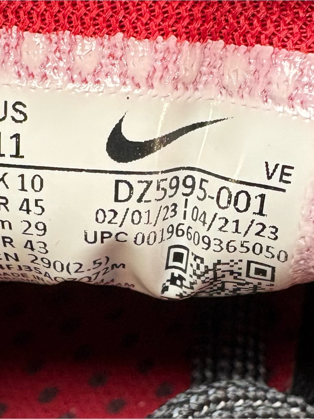 Nike Air Zoom Pegasus 40 NFL Tampa Bay Buccaneers Mens 11 Grey Red DZ5995-001 - Picture 7 of 7